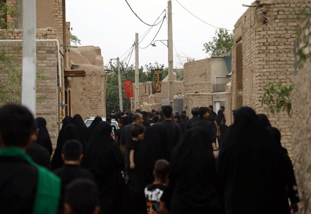 آیین محلهگردی؛ سنت ۱۰۰ ساله مهریز در سوگ حسینی