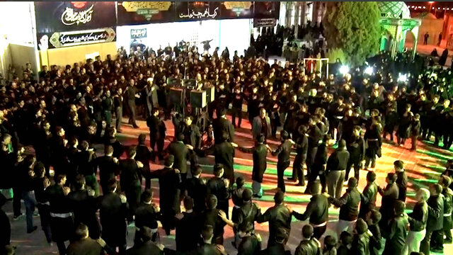 «جوش دور» عزاداری آیینی شب عاشورا در ابرکوه