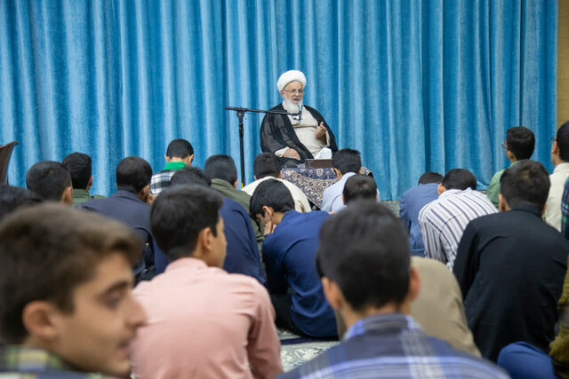 اهمیت علم‌آموزی، اخلاق الهی و توکل به خدا در مسیر طلبگی