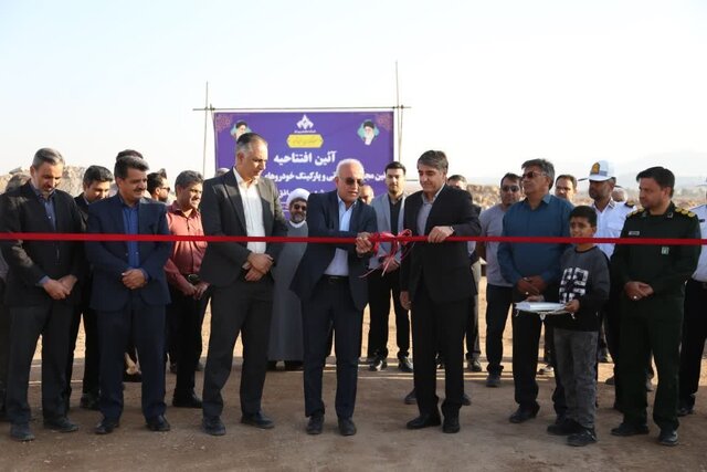 نخستین مجتمع خدماتی و پارکینگ خودروهای سنگین بافق راه‌اندازی شد