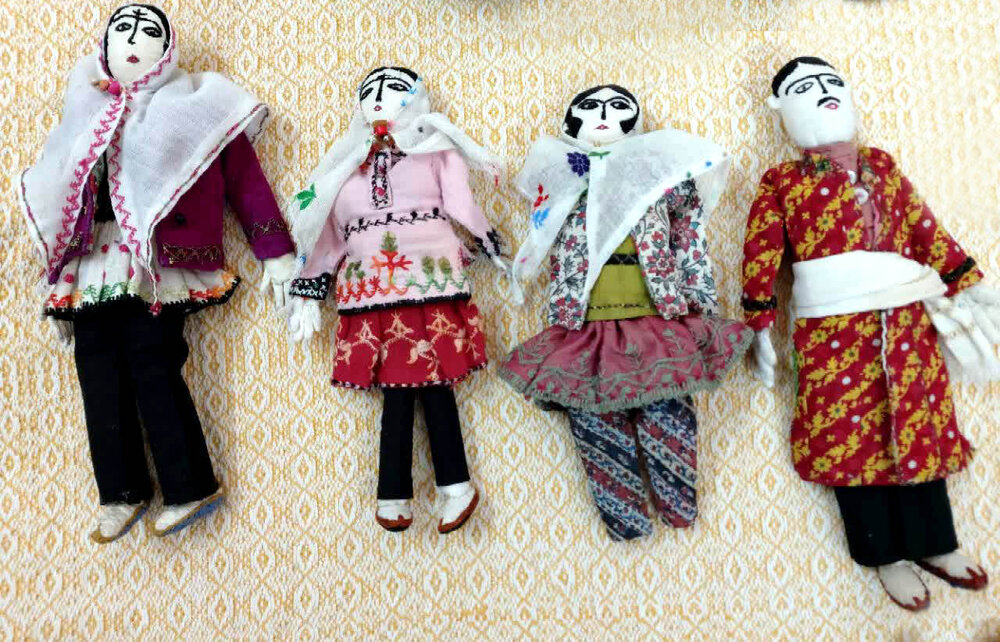 جانِ نخ و دوخت در پیکر «اعلا» و «رعنا»؛ عروسک‌های قجری از صندوق تاریخ بیرون آمدند