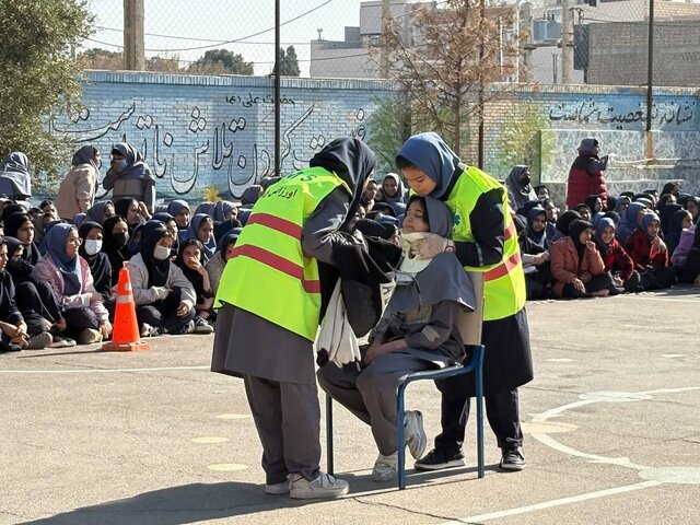 مشارکت ۲۸۱ هزار دانشآموز یزدی در مانور سراسری زلزله