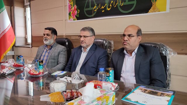 رئیس پزشکی قانونی کشور: حقوق مردم مهریز از مسیر قانونی محقق شود