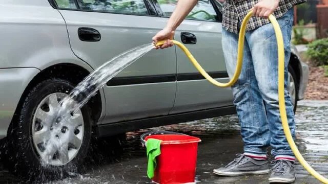 مدیرعامل شرکت آب وفاضلاب یزد: ۳۰۰ لیتر آب شرب با هر شست‌وشوی خودرو به فاضلاب می‌رود