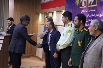 امام جمعه بهاباد: شوراهای اسلامی نباید خود را از مردم جدا ببینند