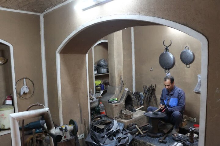 آخرین نفسهای هنر ساجسازی و زنجیربافی در اردکان