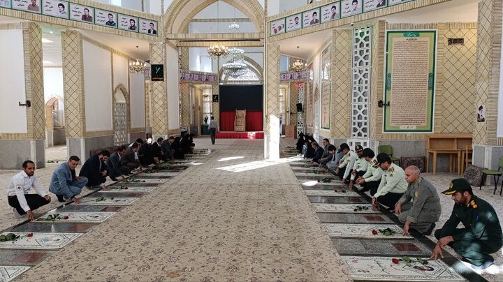 قبور مطهر شهدای دفاع‌ مقدس و فتح خرمشهر در بهاباد گلباران شد