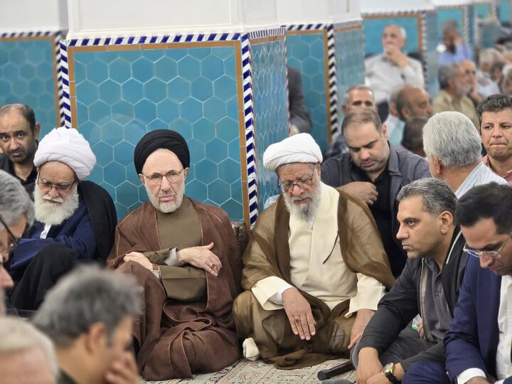 مراسم تشییع خواهر سید محمد خاتمی در اردکان یزد برگزار شد