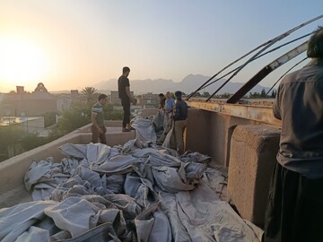 تداوم نیم‌قرن ارادت/ «پوش‌کشی» حسینیه ارشاد مهریز برای استقبال از محرم انجام شد