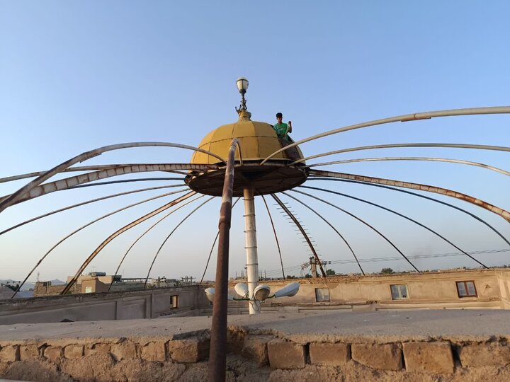تداوم نیم‌قرن ارادت/ «پوش‌کشی» حسینیه ارشاد مهریز برای استقبال از محرم انجام شد
