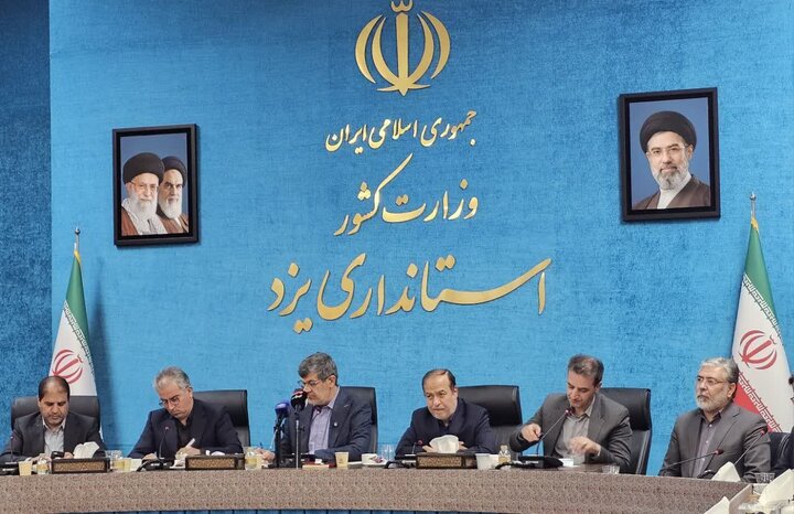 توقف استقرار صنایع جدید آلاینده و آب‌بر در استان/ریل‌گذاری جدید باید حال مردم را خوب کند