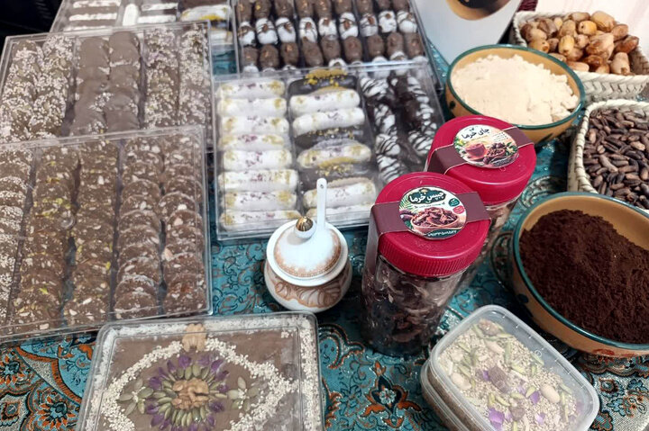 جلوهگری تدبیر بانوان در تپش اقتصادی بافق؛ از شهر ملی حصیر تا فرآوری نوین خرما و شترداری