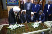 معاون اول رئیس‌جمهور به مقام شامخ شهدا در یزد ادای احترام کرد