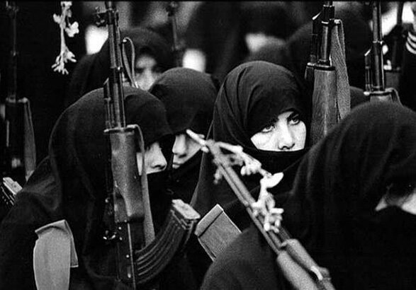 زن انقلابی، الگویی از همت و تلاش در عرصه‌های مختلف