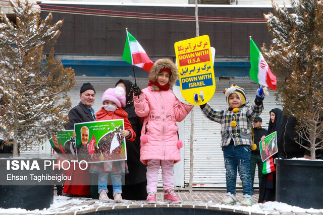 برگزاری جشن انقلاب با حضور خانوادگی مردم زنجان