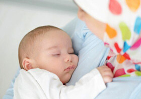 کرونا از طریق شیر مادر به نوزاد منتقل نمی‌شود