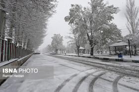 بارش پراکنده برف در جاده‌های کوهستانی زنجان