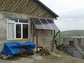 نصب نیروگاه‌های کوچک‌مقیاس خورشیدی بر بام مددجویان زنجانی