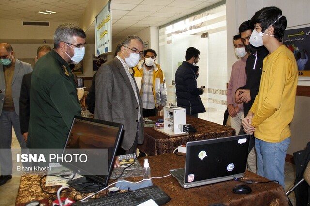 بازدید استاندار زنجان و مسئولان استانی از نمایشگاه جهادگران علم و فناوری بسیج