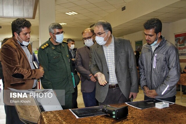بازدید استاندار زنجان و مسئولان استانی از نمایشگاه جهادگران علم و فناوری بسیج