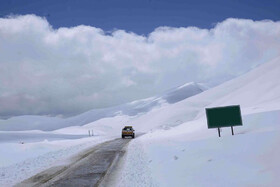 آغاز بارش برف در محورهای مواصلاتی زنجان