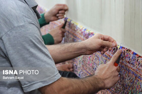 طراحی قلاب بافندگی فرش مخصوص نابینایان در زنجان
