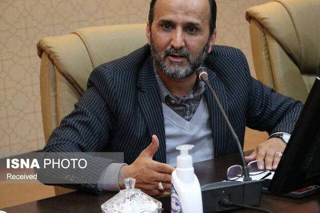 هنرمندان وظیفه سختی دارند