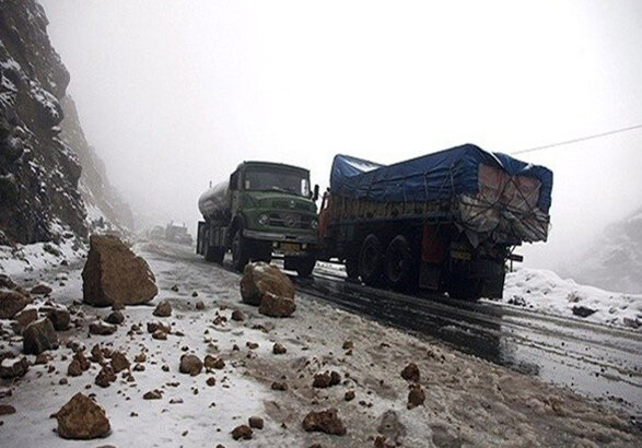 محور تهم - چورزق مسدود شد محور تهم - چورزق مسدود شد