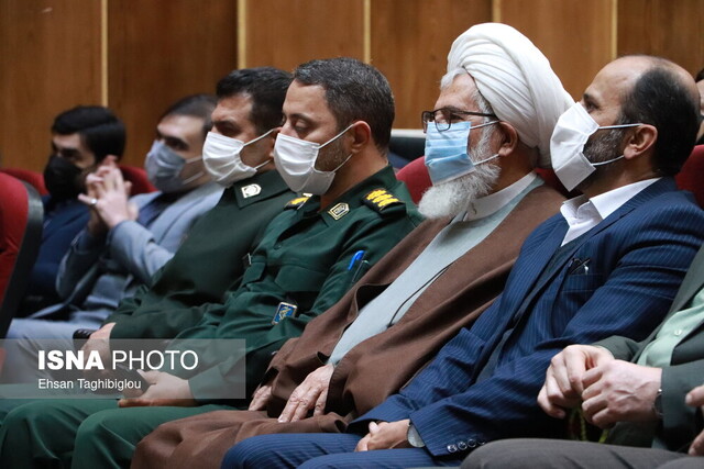 هنر متعالی هنری است که عواطف و احساسات را جذب کند