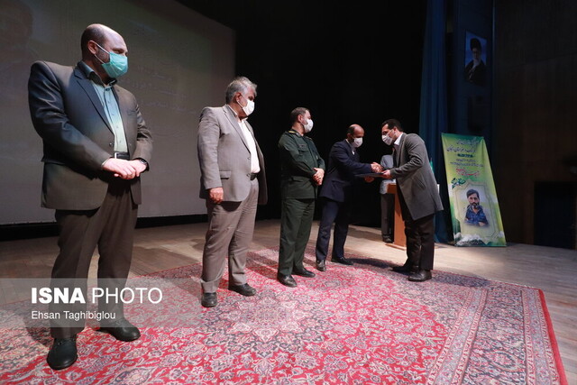 هنر متعالی هنری است که عواطف و احساسات را جذب کند