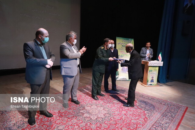 هنر متعالی هنری است که عواطف و احساسات را جذب کند