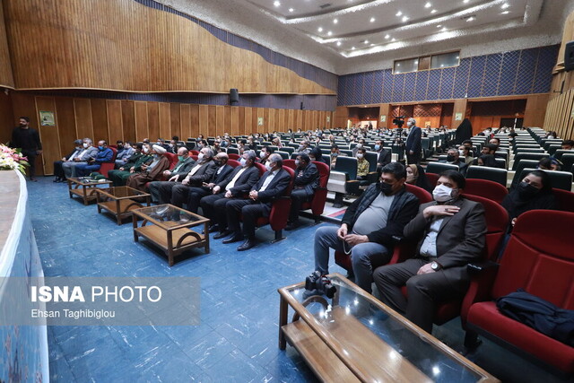 هنر متعالی هنری است که عواطف و احساسات را جذب کند