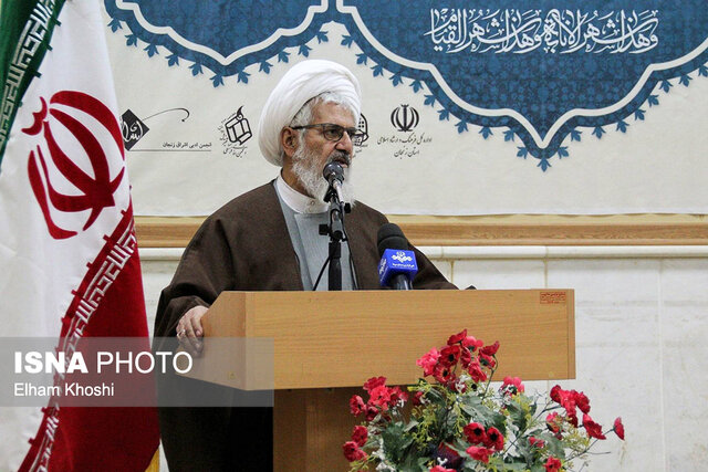 هنرمندان نسبت به موضوعات دید گستردهای داشته باشند