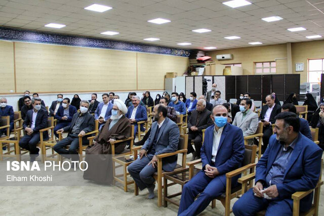 هنرمندان نسبت به موضوعات دید گستردهای داشته باشند