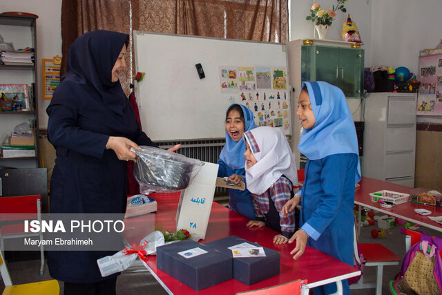 عکس تزئینی است تقویت مرجعیت تربیتی معلمان؛ پیشنیاز تعالی آموزشی