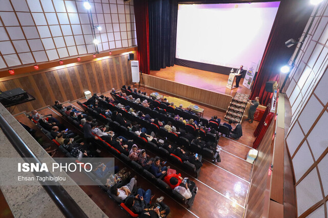 هنر در مقابل تحریفها بایستد