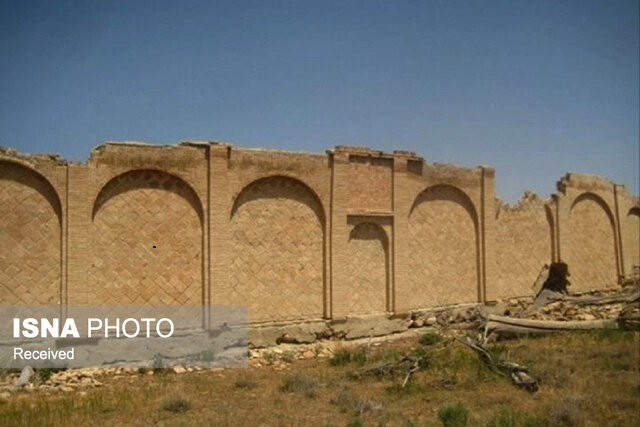 مرمت گنج‌آباد ماه‌نشان همچنان بلاتکلیف مانده است