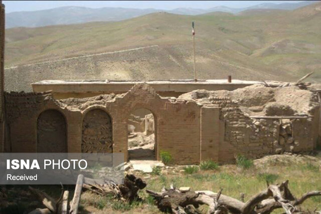 مرمت گنج‌آباد ماه‌نشان همچنان بلاتکلیف مانده است