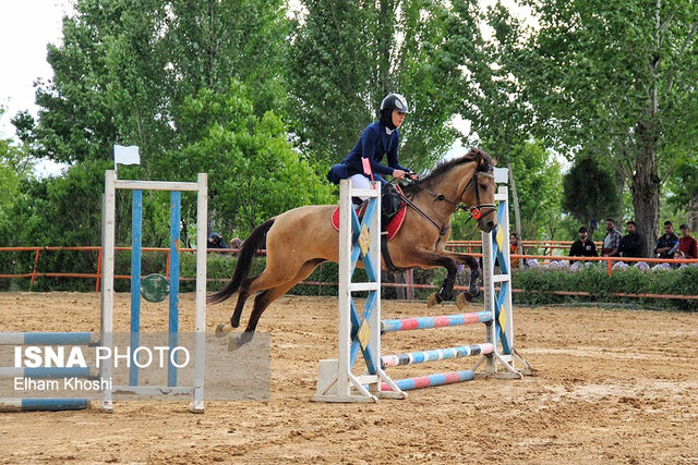 برگزاری دومین دوره مسابقات پرش با اسب در زنجان
