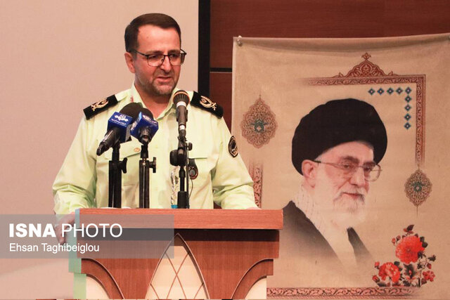 مسئولان خادمان ملت هستند