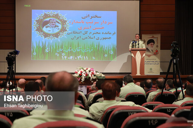 نیروهای مسلح مقتدرانه در کنار مردم ایستاده است