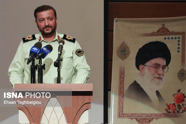 نیروهای مسلح مقتدرانه در کنار مردم ایستاده است