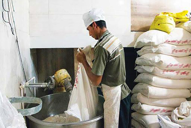 زنجانیها نان را به نرخ دیروز میخورند