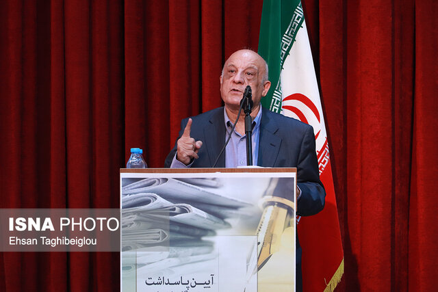 کار خبرنگاران جهاد تبیین است