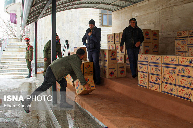کمکرسانی فرماندهی انتظامی استان زنجان به زلزلهزدگان خوی