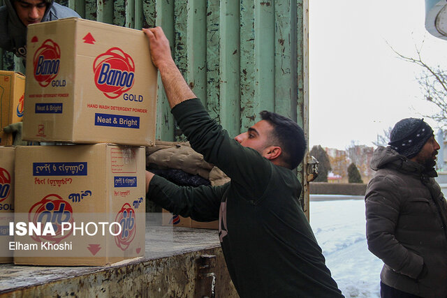 کمکرسانی فرماندهی انتظامی استان زنجان به زلزلهزدگان خوی