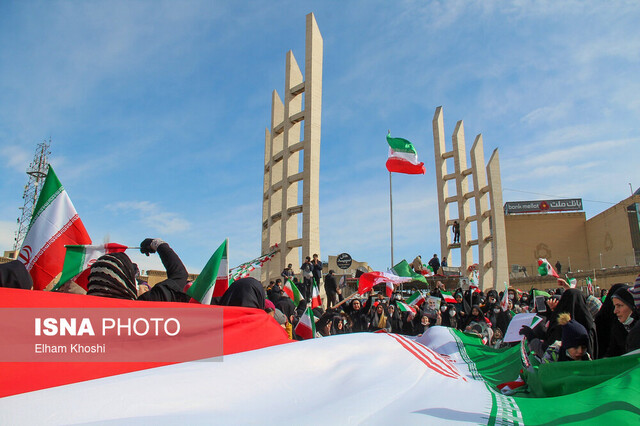 عکس تزئینی است ۱۳ آبان نماد رویارویی ملت ایران با استکبار جهانی است