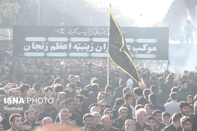 زنجانی‌ها امروز زینب‌گویان بر سر و سینه می‌زنند