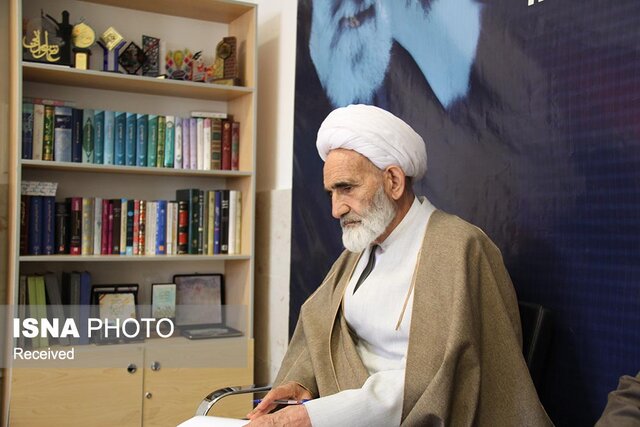 حضور نداشتن در پای صندوق رأی مشکلی را حل نمیکند حضور نداشتن در پای صندوق رأی مشکلی را حل نمیکند