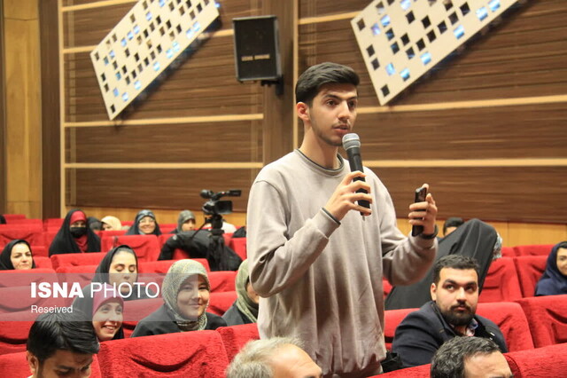 نماینده مورد نظر را با بصیرت انتخاب کنید